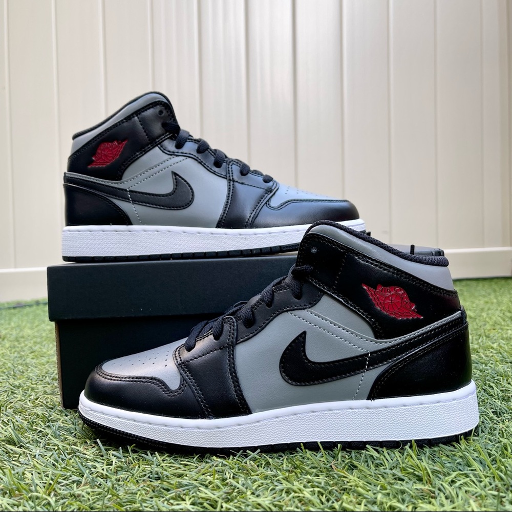 Nike Air Jordan 1 mid GS black grey (big kids) - Picture 1 of 4
